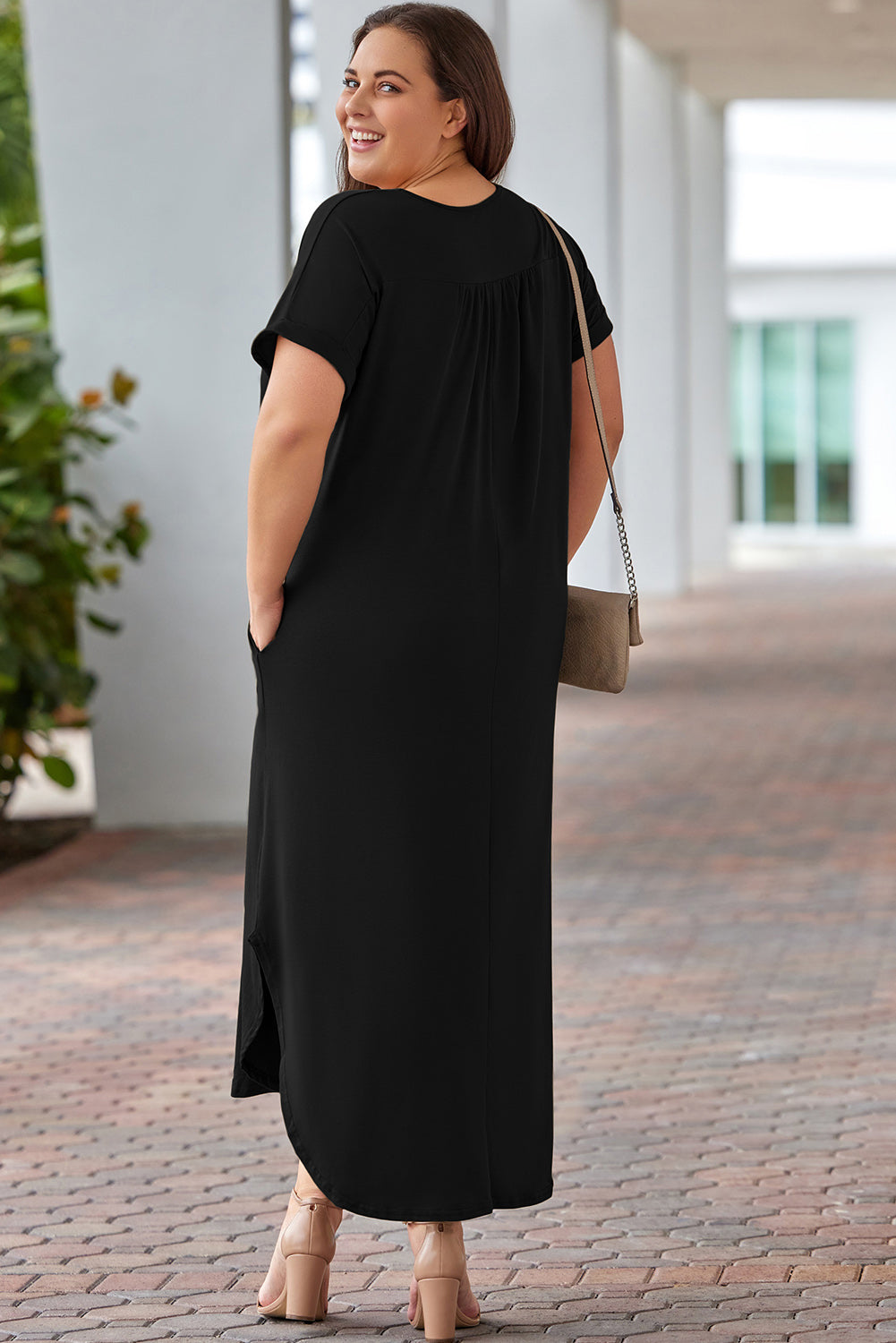 Plus Size V-Neck S/S Maxi Dress